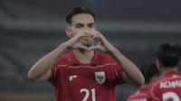 Pemain Timnas Indonesia U-23, Jens Raven, melakukan selebrasi setelah mencetak gol ke Brunei Darussalam pada laga Grup A Piala AFF U-23 2025 di Stadion Utama Gelora Bung Karno (SUGBK), Senayan, Jakarta, Selasa (15/07/2025) malam WIB. (Bola.com/Abdul Aziz)