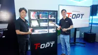 Direktur Marketing PT Toyota-Astra Motor (TAM) Anton Jimmi Suwandy (kanan) dan Hiroyuki Oide (kiri) memegang dalam peluncuran T-OPT di booth Toyota, pada gelaran GIIAS 2024, di ICE BSD City Tangerang, Sabtu (20/07). (ist)