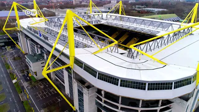 Berita video seri DW, Life is a Pitch, yang menampilkan keunikan dan ciri khas dari stadion kandang Borussia Dortmund, Westfalenstadion.