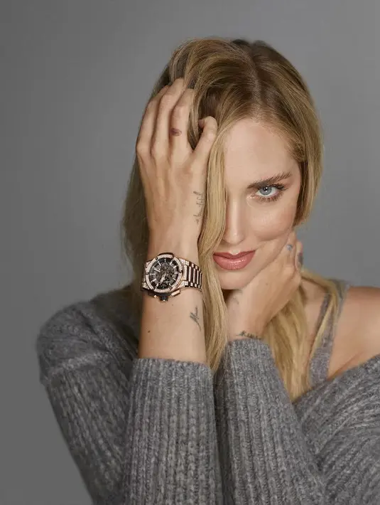 Didapuk jadi Global Brand Ambassador Hublot, Chiara mengenakan jam tangan Hublot Big Bang Integral King Gold. Jam tangan ini memiliki diameter 42 mm yang dilapisi emas 18 karat. (dok/Hublot).