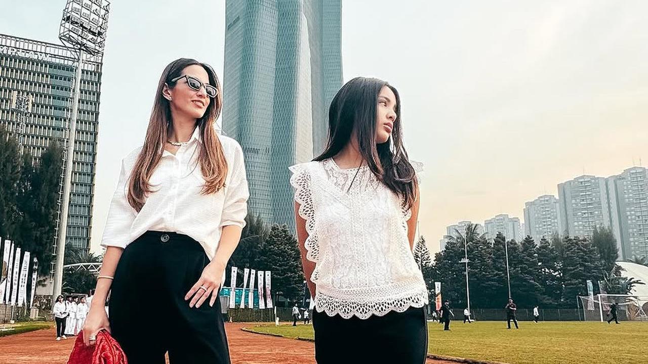 Sama-Sama Cantik dan Tinggi, Nia Ramadhani Bareng Mikhayla Bakrie, Potret Ibu Anak yang Lebih Mirip Kakak-Beradik