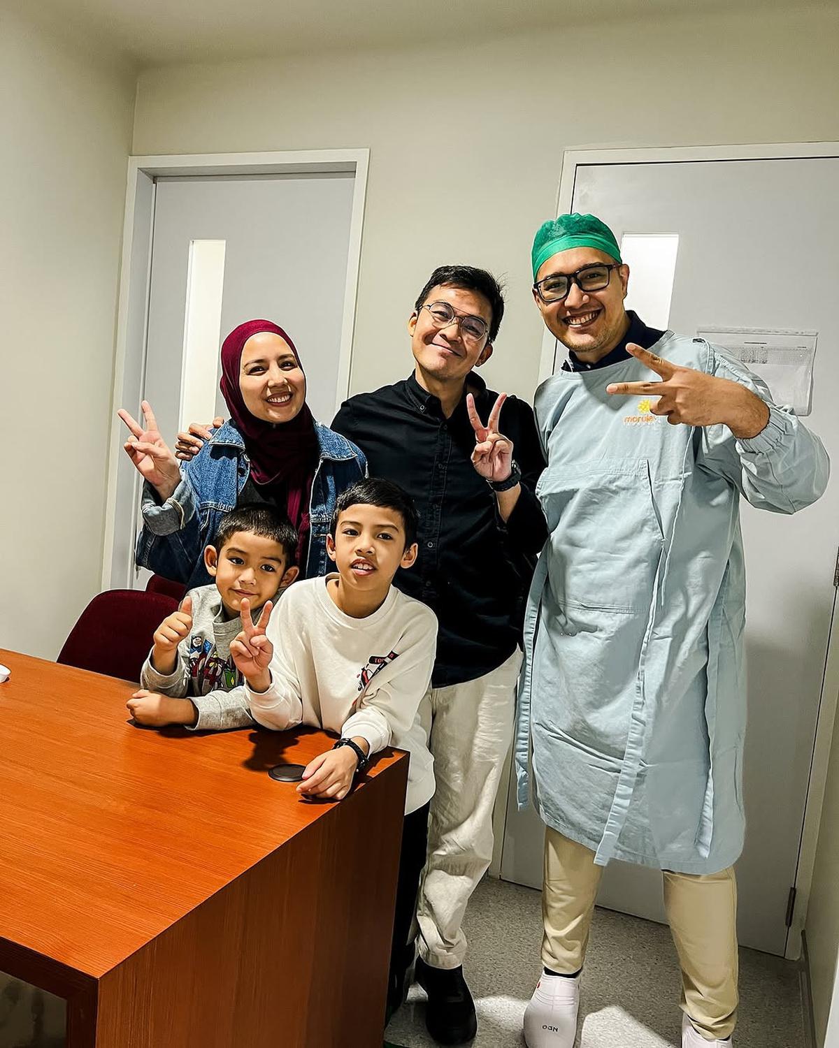 Momen Tya Ariestya Jalani Operasi Pengangkatan Polip, Suami dan Anak Turut Menemani