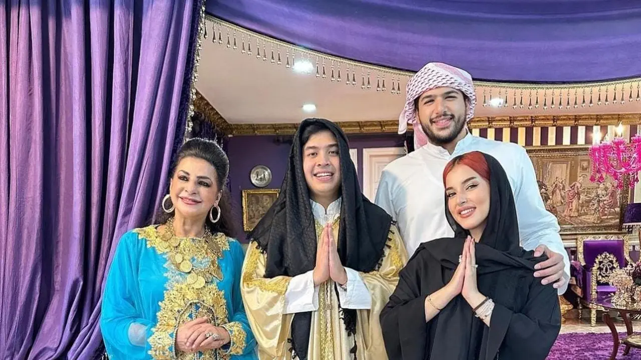 Jeome Polin cosplay jadi raja Arab saat bermain di rumah mama Ala