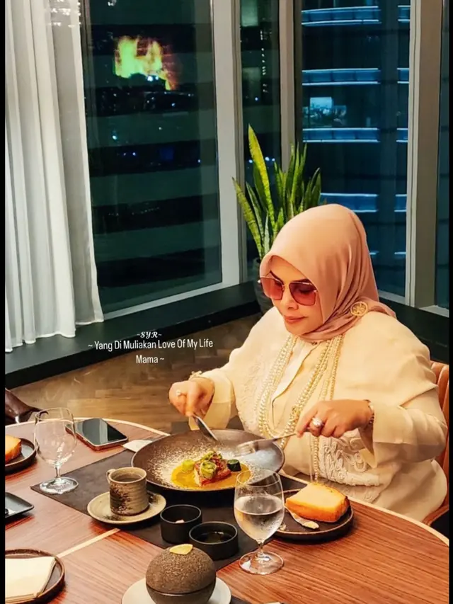 Syahrini dan Reino Barack