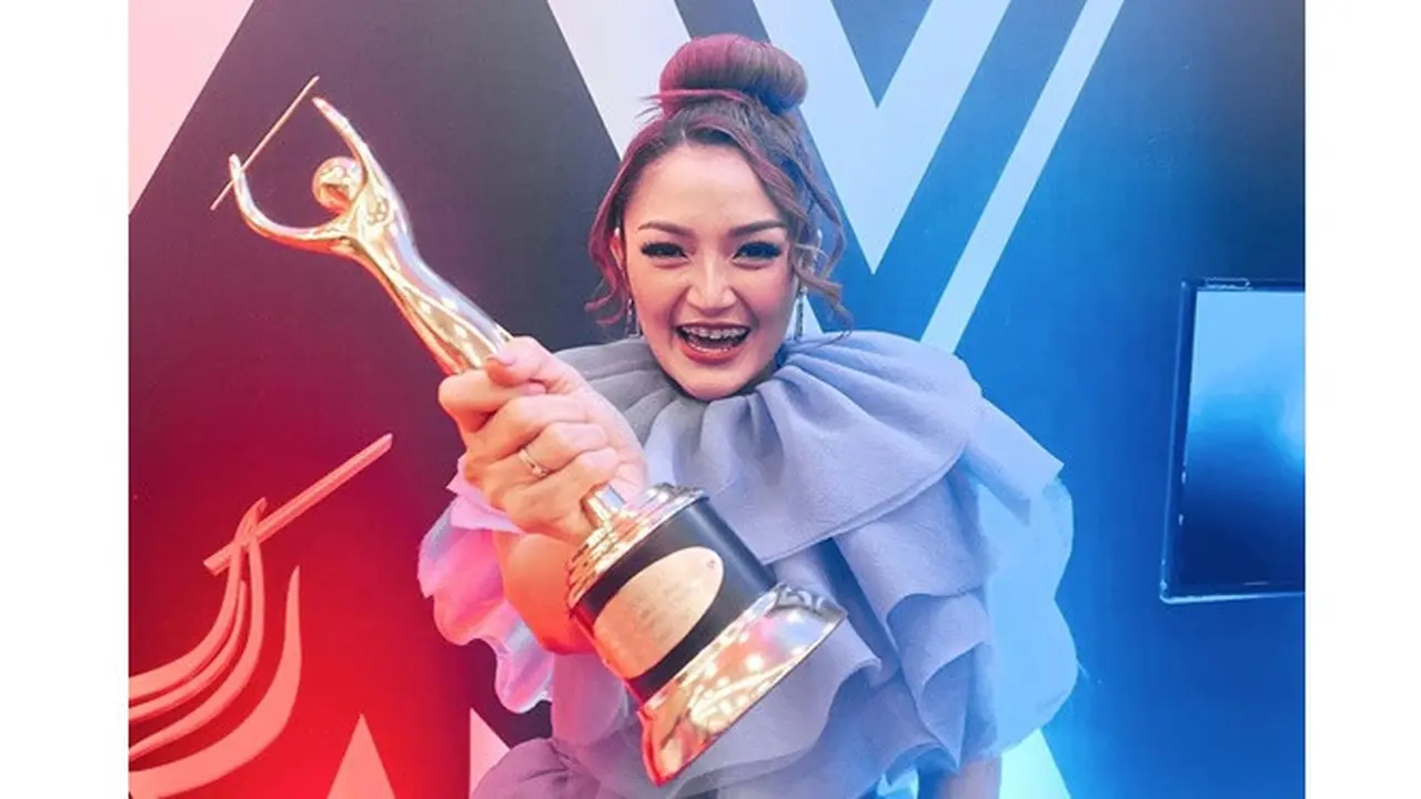 Raih Penghargaan AMI Award 2019, Ini Kilas Balik Perjalanan Karier Siti Badriah
