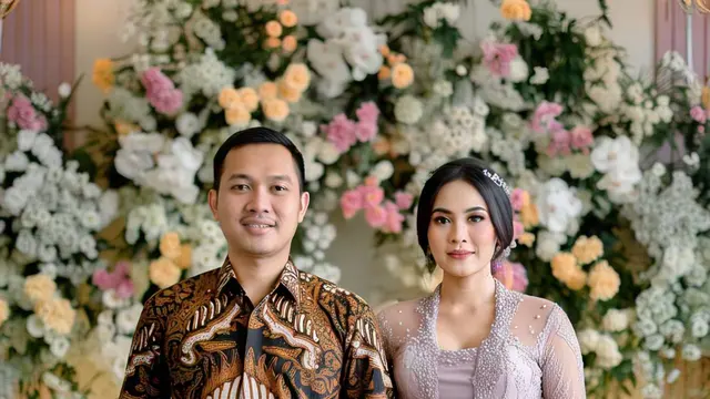 Baju Kondangan Couple Setelan Batik Kontemporer Serasi/Nurul Diva Kautsar via Meta AI