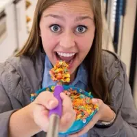 Buat kamu yang suka narsis, kini ada tongkat narsis berbentuk sendok lucu yang bisa jadi alat canggih untuk ber-selfie ria nih.
