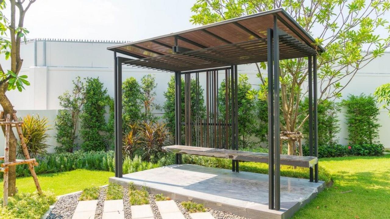 5 Model Kanopi Baja Ringan Depan Rumah dengan Atap Transparan yang Modern, Lindungi dan Percantik Hunian