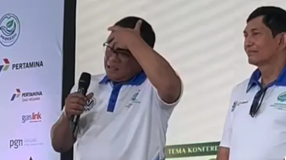 Momen Menteri LH Jumhur Menangis Saat Bela Program MBG