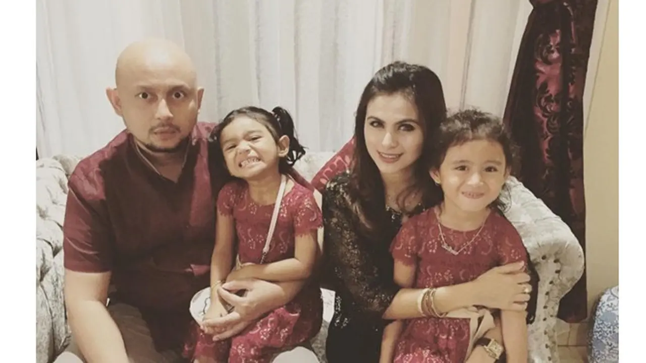 Gugat Cerai Suami, Ini 6 Potret Asha Shara dengan Keluarga Kecilnya