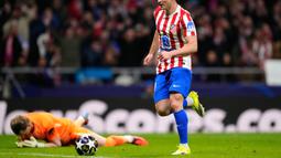 Kinsky melakukan dua blunder yang berbuah kebobolan untuk Tottenham Hotspur lewat Marcos Llorente (6') dan Julian Alvarez (15').