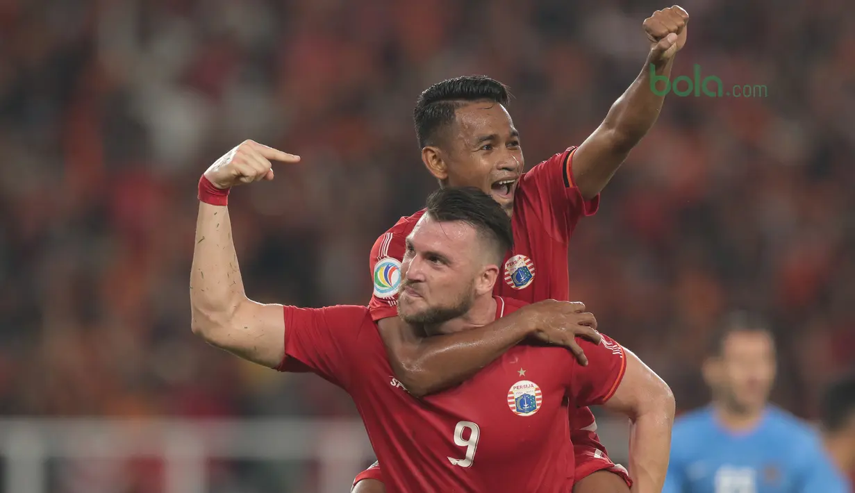 Umpan cantik Ramdani Lestaluhu menghasilkan gol ketiga Marko Simic ke gawang JDT pada laga Piala AFC 2018 di Stadion Utama Gelora Bung Karno, Jakarta, Selasa (10/4/2018). Persija Jakarta menang 4-0.  (Bola.com/Nick Hanoatubun)