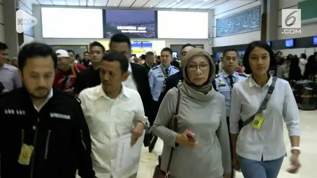 Ratna Sarumpaet ditangkap di Bandara Soekarno-Hatta pada Kamis malam 4 Oktober 2018. Ia diduga akan pergi ke Chile.