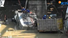 Dua unit bangkai truk ditargetkan rampung hari ini, dengan pengerjaan dalam 24 jam tanpa henti.