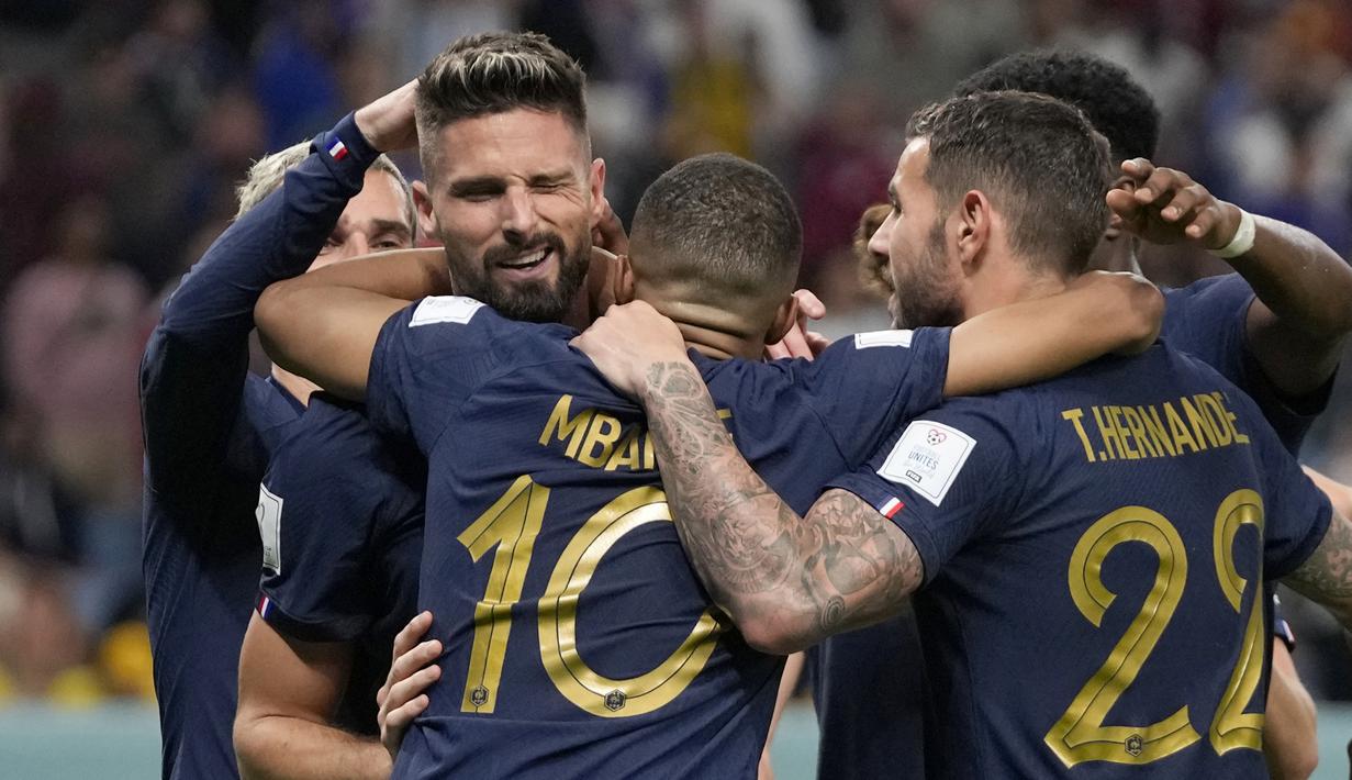 Juara bertahan Timnas Prancis membuka langkahnya dengan gemilang untuk mempertahankan gelarnya di Piala Dunia 2022 Qatar, Rabu (23/11/2022) dini hari WIB. Sempat tertinggal satu gol dari Australia, Olivier Giroud dkk sukses membalikkan keadaan hingga mampu menutup laga dengan kemenangan 4-1. (AP/Thanassis Stavrakis)