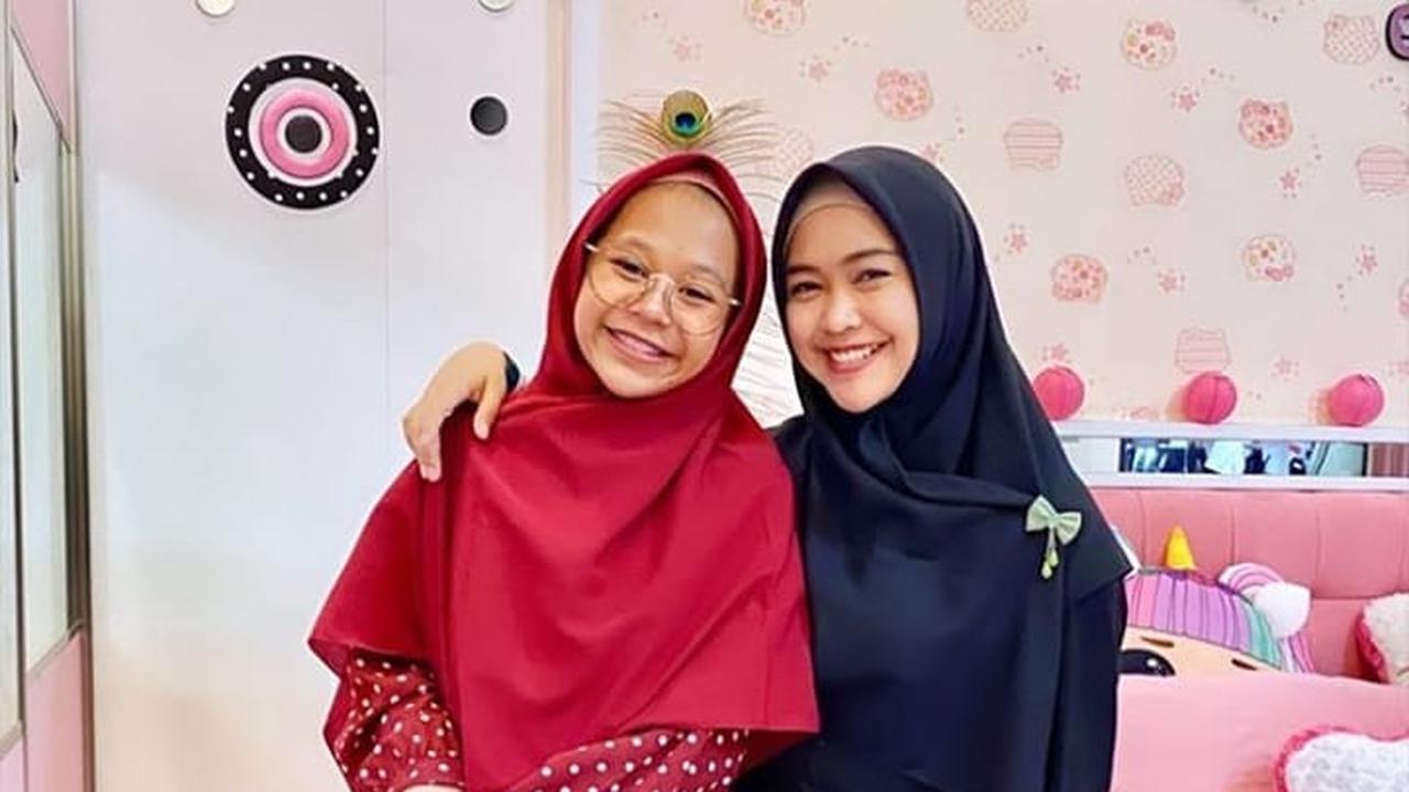 6 Potret Cimoy Montok Pakai Hijab, Bikin Pangling