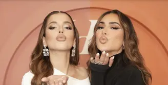 Tasya Farasya membagikan momen akrab dengan Huda Kattan, pendiri Huda Beauty, di Dubai. Sama-sama cantik dan berwajah Arab, keduanya disebut kembar. [Foto: Instagram/ Tasya Farasya]