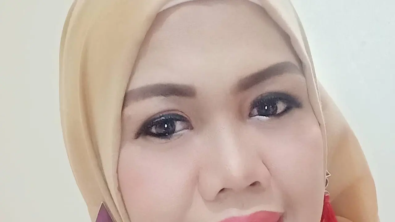 Potret Terbaru Elly Sugigi Berhijab (sumber: instagram/@ellysugigi_real_)