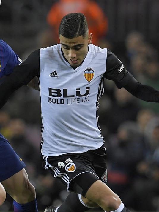 2. Andreas Pereira (Valencia) - Jasanya begitu besar untuk Valencia musim ini meski masih berstatus sebagai pemain Manchester United hingga Juni 2019. Terbukti 3 pertandingan telah ia lakoni untuk Valencia dan menciptakn tiga assist. (AFP/Lluis Gene)