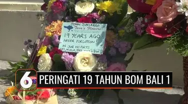 Sejumlah warga dan keluarga korban bom Bali 1 bersama BNPT Selasa (12/10) malam menggelar peringatan 19 tahun bom Bali 1. Peringatan ini berlangsung sederhana, dengan meletakkan karangan bunga dan berdoa di monumen bom Bali di Legian Bali.