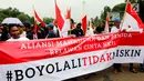 Aliansi Mahasiswa dan Pemuda Relawan Cinta NKRI melakukan demo di depan Istana Negara, Jakarta, Rabu (7/11). Demo ini di lakukan terkait pidato Prabowo Subianto di Boyolali beberapa waktu lalu. (Liputan6.com/JohanTallo)