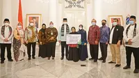 Bersama BPJS Ketenagakerjaan, Anies Baswedan Serahkan Santunan Kecelakaan Kerja
