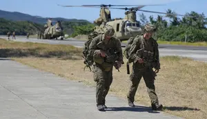 Tentara AS di Pangkalan Angkatan Laut Camilo Osias di Santa Ana, Provinsi Cagayan, Filipina setelah berpartisipasi dalam latihan militer gabungan pada Senin, 6 Mei 2024. (Dok. AP Photo/Aaron Favila)