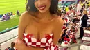 Mantan Miss Kroasia Ivana Knoll menjadi pendukung Timnas Kroasia dalam ajang Piala Dunia 2022 Qatar. (FOTO: instagram.com/knolldoll/)