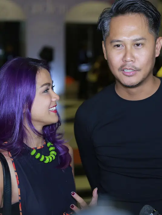 Nirina dan Ernest yang telah dikaruniai dua orang anak ini terlihat santai tidak ingin ambil pusing dengan gosip yang menimpa rumah tangga mereka. (Galih W. Satria/Bintang.com)