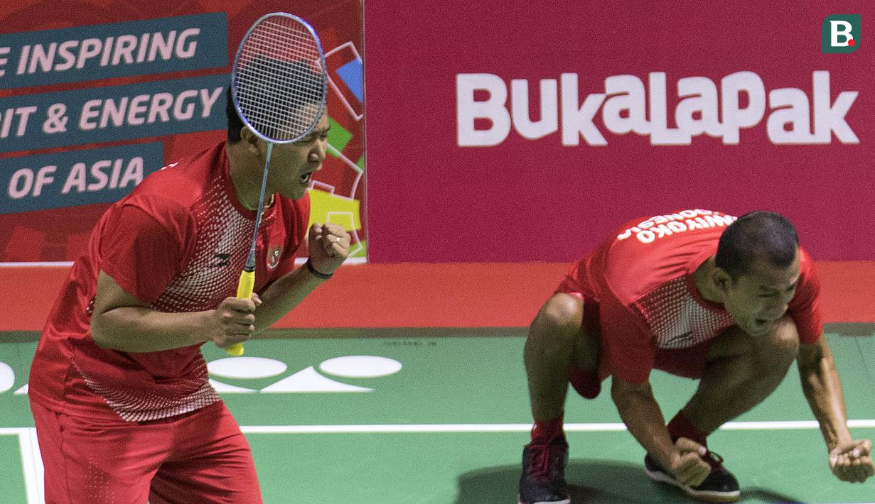 Fredy Setiawan/Dwiyoko pebulutangkis Indonesia meraih medali emas di nomor ganda putra SL3-SL4 setelah mengalahkan pasangan Korea pada Asian Para Games 2018 di Istora Senayan, Sabtu (13/10/2018).  (Bola.com/Peksi Cahyo)
