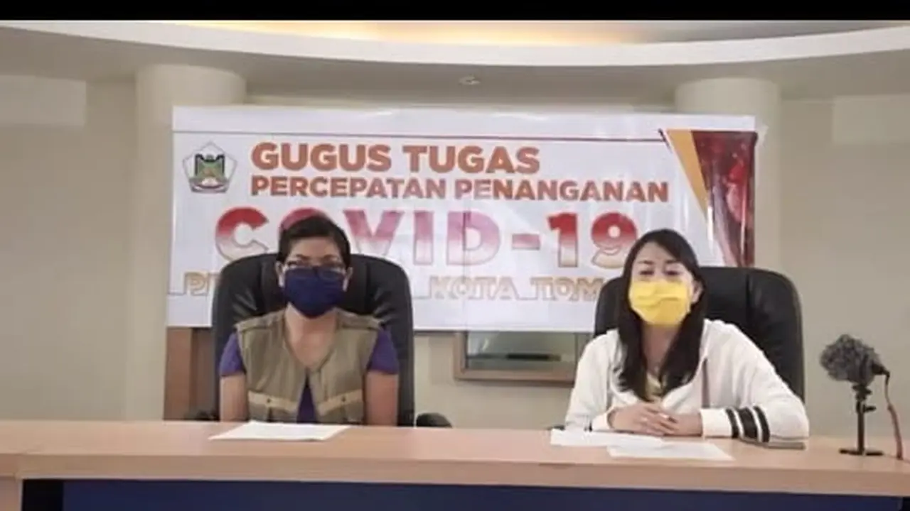 Juru Bicara Gugus Tugas Percepatan Penanganan Covid-19 Kota Tomohon Yelly Potuh (kanan).