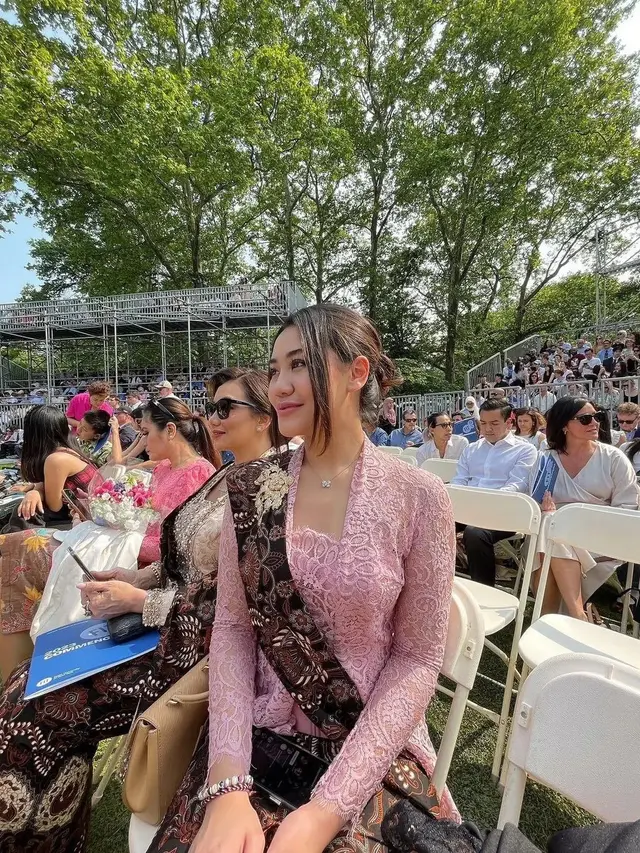 7 Potret Wisuda Zahwa Massaid, Putri Reza Artamevia di New York