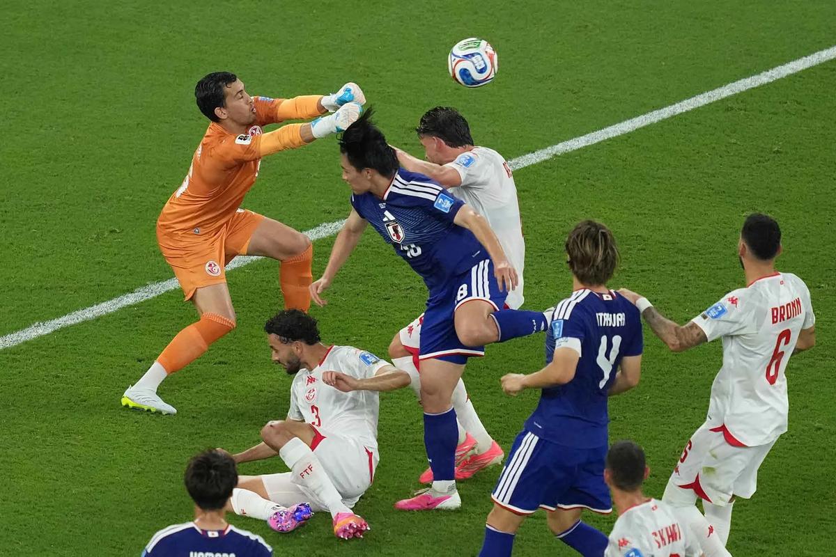 FOTO: Jepang Lolos ke 32 Besar Usai Hajar Tunisia