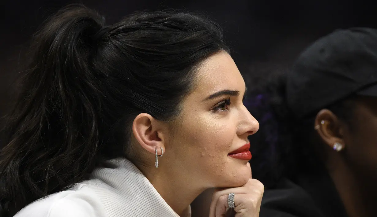 Kendall Jenner sepertinya lebih mengutamakan perasaannya. (stylecaster)