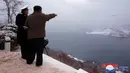Uji coba rudal kali ini merupakan pengembangan yang dilakukan setelah beberapa tahun lalu para ahli asing mempertanyakan apakah Korea Utara mempunyai kemampuan meluncurkan rudal jarak jauh dari kapal selam. (Korean Central News Agency/Korea News Service via AP)