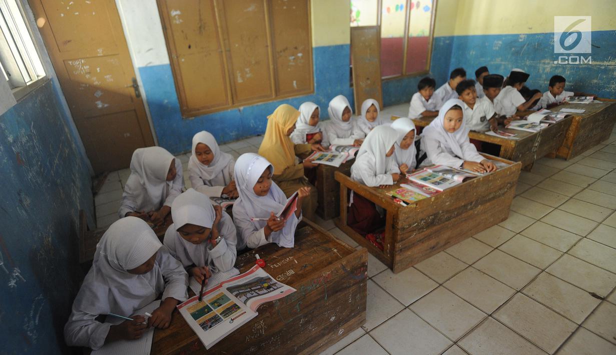 FOTO Memprihatinkan SD Negeri di  Bogor  Tak Punya Kursi 
