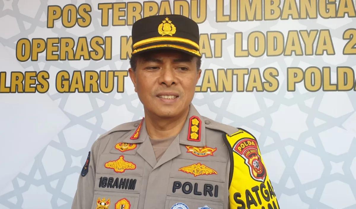 Kecelakaan terjadi sekitar pukul 01.15 WIB itu, saat Isuzu Elf yang dikemudikan HU dan membawa 24 orang melaju dari arah Bogor menuju Cianjur. Di jalan menikung ke kanan dan menurun panjang, sopir hilang kendali.<br>