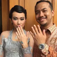 Ratu Felisha dan kekasihnya memamerkan cincin lamaran (Instagram/@ratufelisha)
