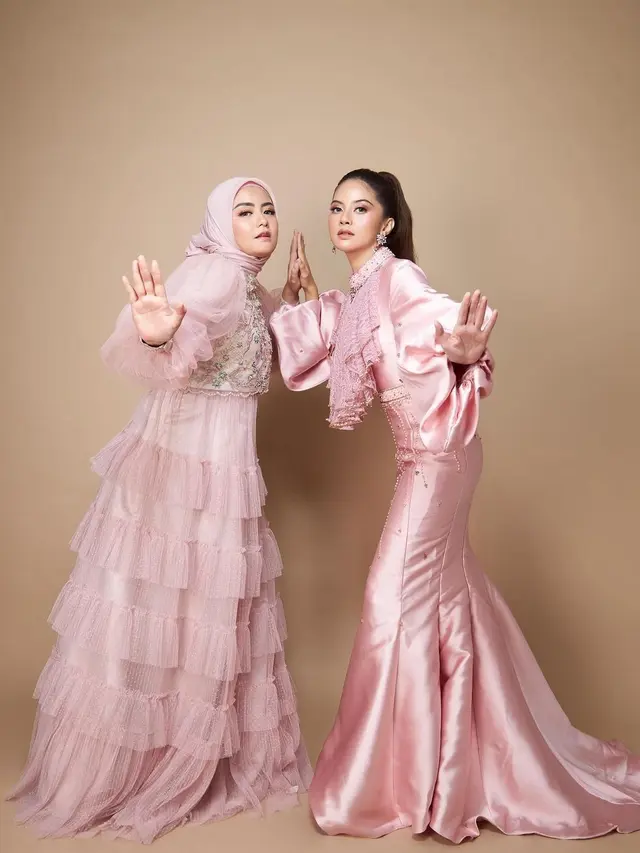 Potret Kebersamaan Tika dan Tiwi Eks T2