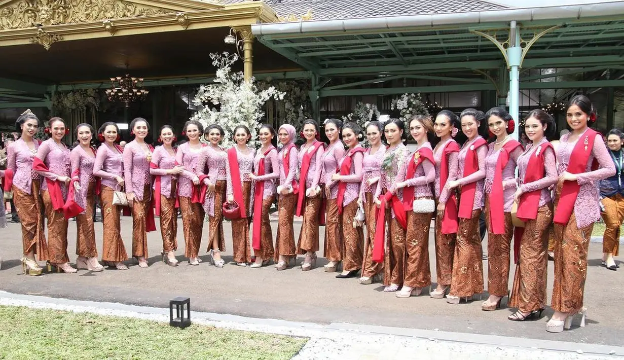 Makeup yang diaplikasikan juga beragam, menghadirkan kesan klasik dan elegan yang tampak nyata. [Foto: Official Putri Indonesia/ Instagram]