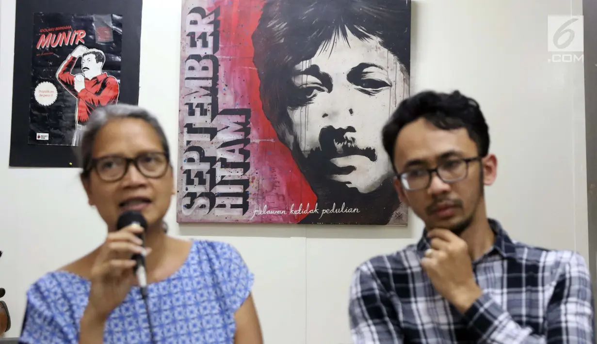 Aktivis yang tergabung dalam Koalisi Keadilan untuk Munir saat menyampaikan keterangan bersama terkait 15 tahun terbunuhnya aktivis HAM Munir di Jakarta, Jumat (6/9/2019). Mereka mendesak pemerintah tegas dan serius menuntaskan kasus Munir. (Liputan6.com/Helmi Fithriansyah)