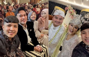 Detail baju batik Jirayut (Foto: Instagram @jirayutdaa4official)Detail baju batik Jirayut (Foto: Instagram @jirayutdaa4official)