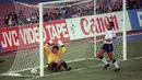 Semifinal Piala Dunia 1990. Pada laga semifinal kedua di Piala Dunia 1990 antara Jerman Barat menghadapi Inggris (4/7/1990) akhirnya dimenangkan Jerman Barat melalui adu penalti 4-3 setelah hingga babak perpanjangan waktu kedua tim bermain imbang 1-1. (AFP/Bob Pearson)