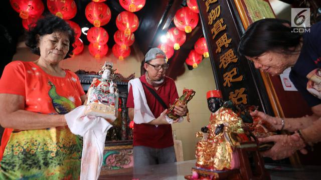 Jelang Imlek, Pengurus dan Warga Sibuk Bersih-Bersih Kelenteng Toasebio Glodok