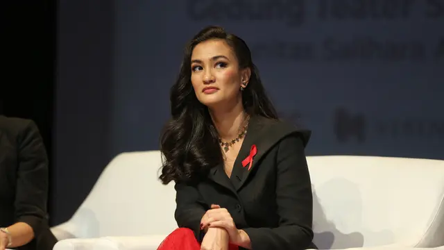 [Fimela] Atiqah Hasiholan