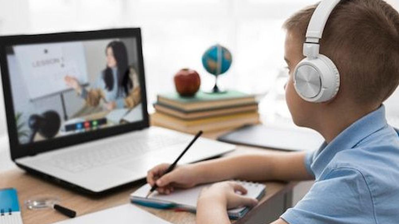 Gak Perlu Kemana-Mana! 7 Tips Seru Habiskan Liburan Sekolah di Rumah