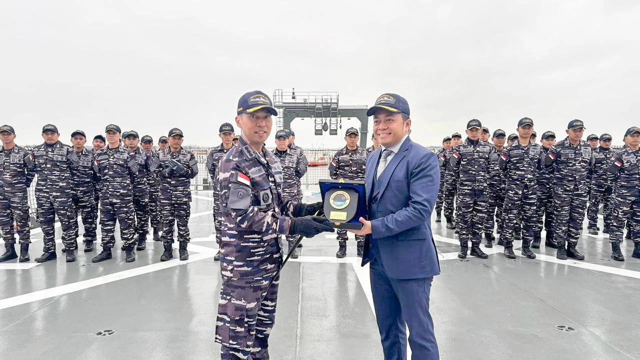 FOTO: KRI Canopus 936 Mulai Pelayaran Perdana Menuju Indonesia