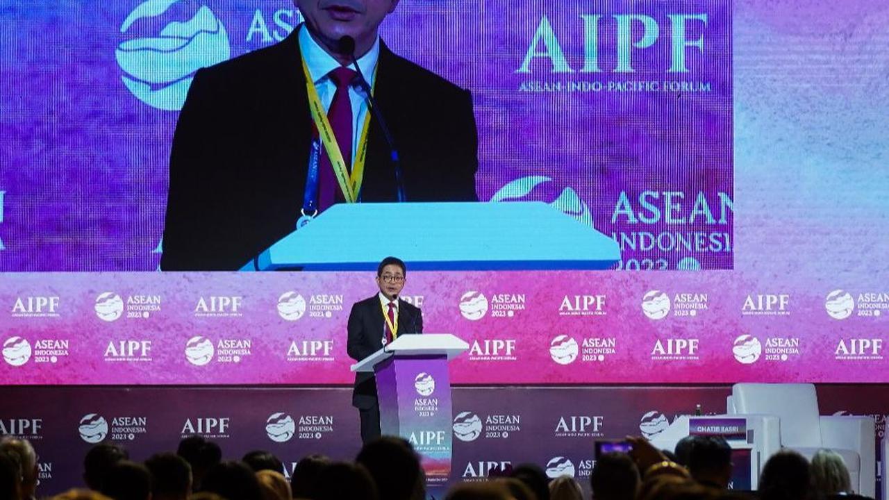 Kedua, ASEAN memiliki populasi muda dan terpelajar yang terus bertambah yang akan memainkan peran penting dalam beradaptasi terhadap dinamika pertumbuhan ekonomi global di masa depan.&nbsp;