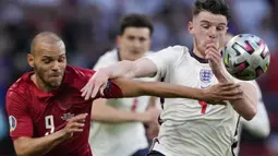 Martin Braithwaite tercatat baru mengikuti satu edisi Euro bersama Timnas Denmark yaitu pada 2020. Satu gol berhasil dicetaknya dari total 6 laga. Gol tersebut dicetaknya saat Denmark kalah 1-2 dari Inggris pada babak semifinal Euro 2024 (7/7/2021). Saat itu usianya telah menginjak 30 tahun, 2 bulan dan 1 hari. (AFP/Pool/Frank Augstein)