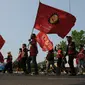 Para buruh saat long march menuju Tugu Proklamasi, Menteng, Jakarta Pusat, Jumat (20/11/2015). (Liputan6.com/Helmi Fithriansyah)